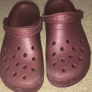 Maroon crocs men or women